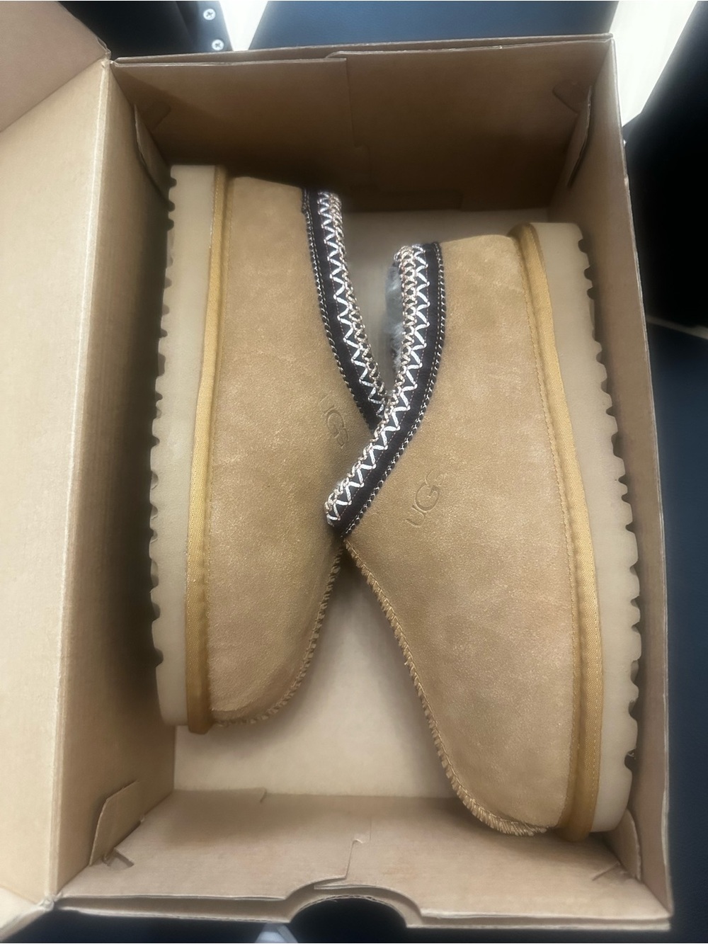 NWT UGG Tasman II size 5 big kid - Picture 4 of 6